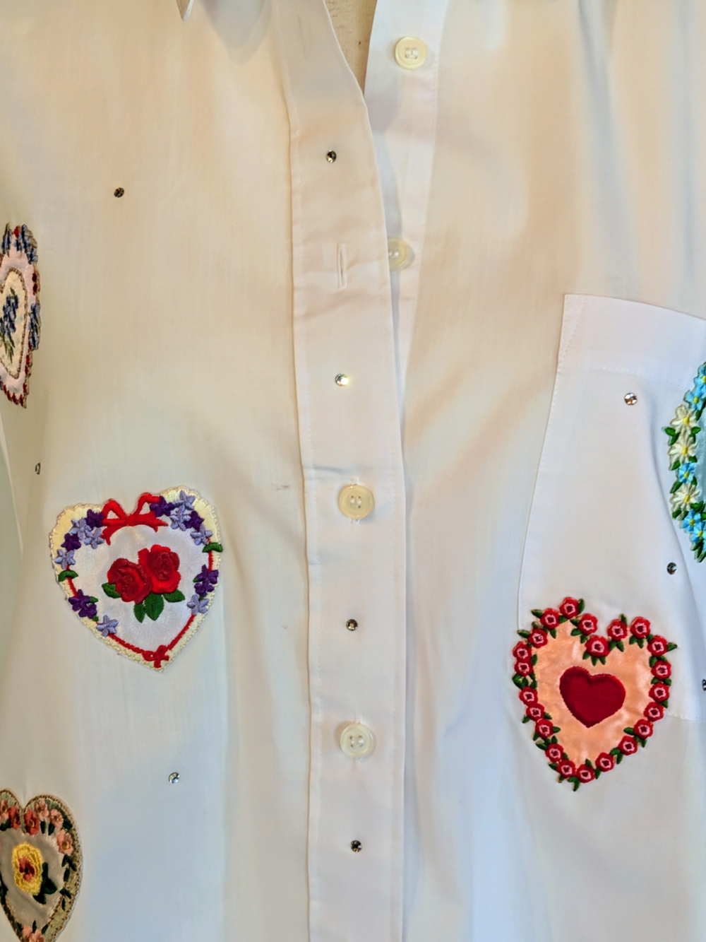 MiLi DESIGNS Embellished Hearts Button-Down Shirt - LG - EVC - Picture 3 of 15